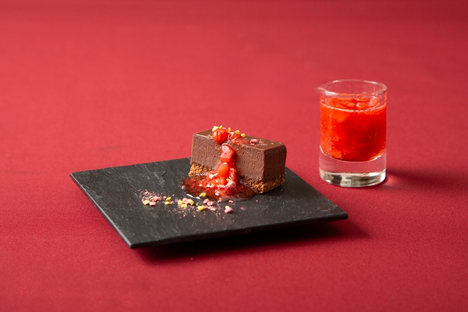 ランチ予約特典ショコラテリーヌ(いちごソース添え)