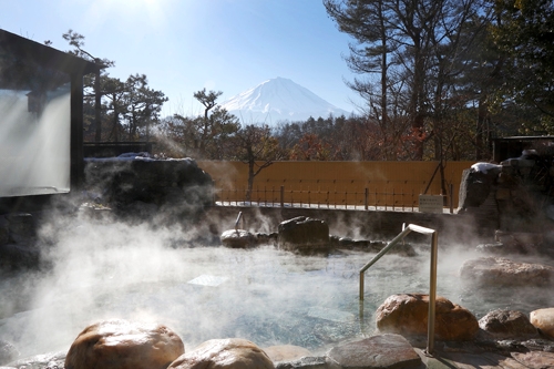 富士山の眺望が抜群の「霊峰露天風呂」