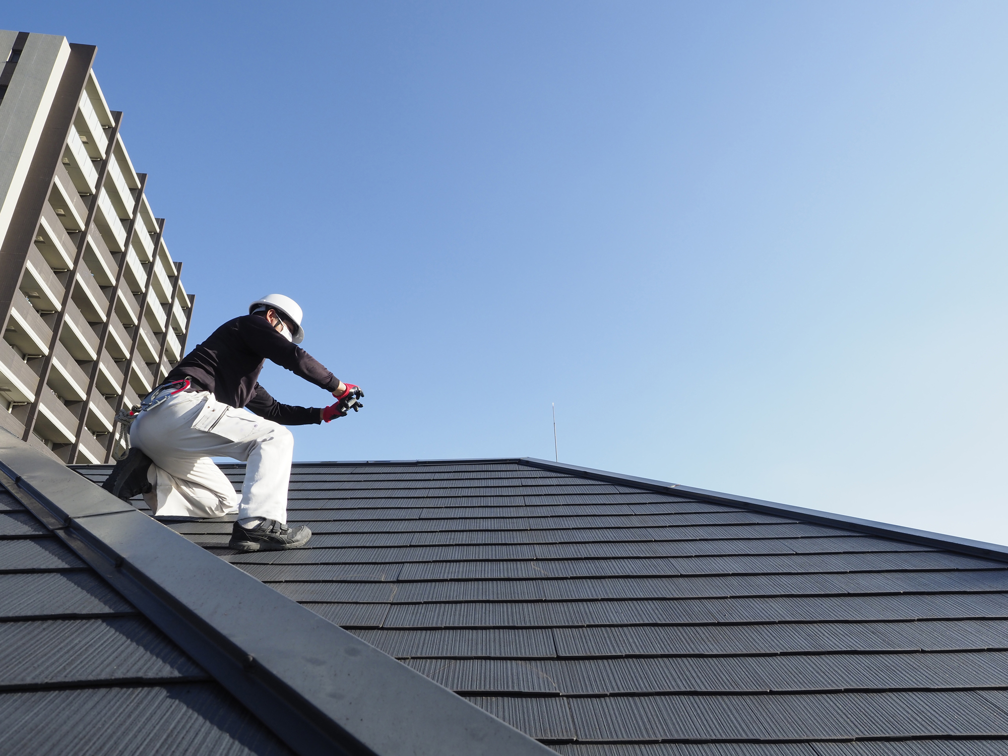 8/8は屋根の日 -「飛び込み営業はしない」建築のプロが回答したもっともな理由|工事店職人124名のアンケート結果