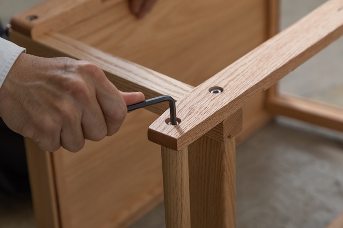 組み立ては簡単で付属の工具で5~10分で完成します