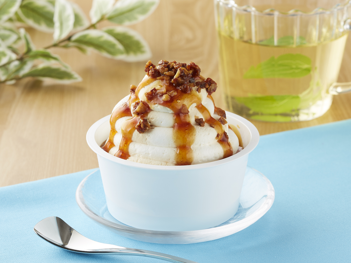 ～FUN! FAN! SWEETS～　 第６弾　ホイップ好きのためにホイップにこだわったスイーツ！！ 「ホイップまみれのカスタードプリン」 ６／１４（火）　発売