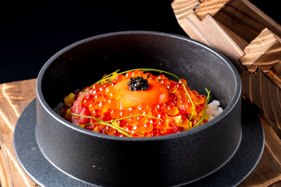 神戸牛釜炊きご飯 いくら添え　2,970円(税込)