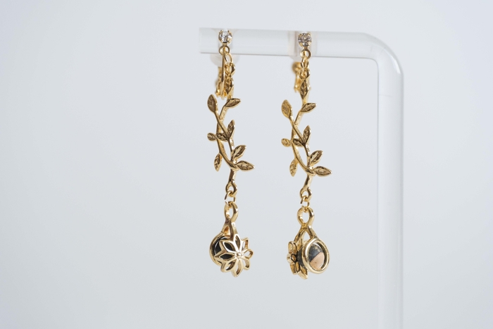 DNAを宿した“タネ”アクセサリー1