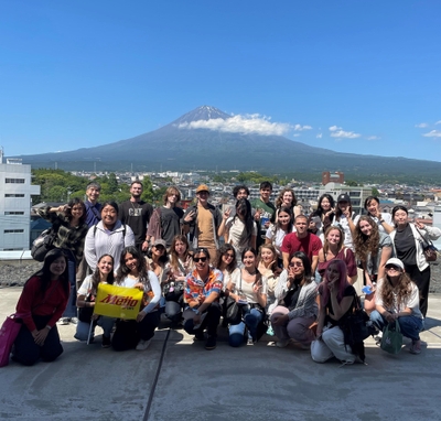 静岡県富士山世界遺産センターでの参加者の集合写真