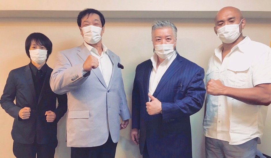 右から秋山氏、著者、小橋氏、友野氏