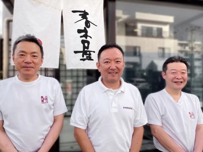左から手塚雅典氏、手塚英幸氏、高橋充氏