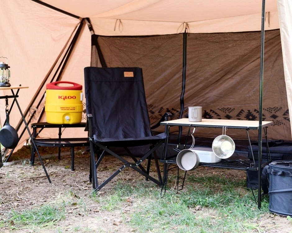 ハイタイプのチェアを使用しても快適にくつろげる