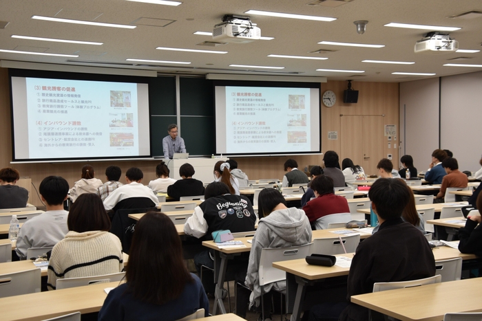 3年生約60人が聴講