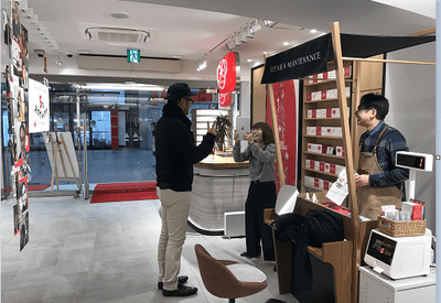 『メガネの田中スマイル・アクト』プロジェクト 店頭参加の様子