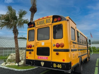 淡路島でスクールバス型キッチンカー出店者募集　
月額9.9万円・厨房設備付き（募集枠1台）