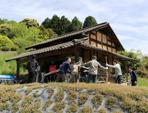 二宮神社「志和みはらし公園」の納屋