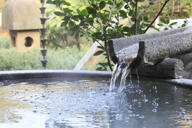 もっと“おこもり旅”湯河原温泉の旅館が「半露天風呂付客室」を増室　TVのない客室で心を満たす休日｜2025年12月18日