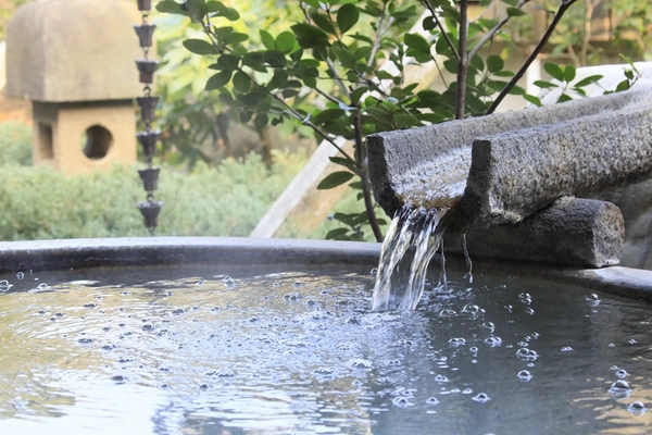 もっと“おこもり旅”湯河原温泉の旅館が「半露天風呂付客室」を増室　TVのない客室で心を満たす休日｜2025年12月18日