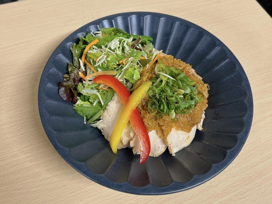 地産地消食堂アカギメシ　鶏肉飯(ジーローハン) 1,050円