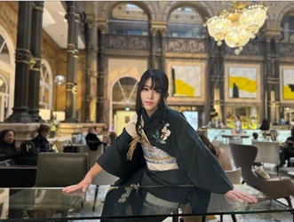 【日本人アーティストが歴史的快挙】 市場価格が8年で1,568倍！ アートで命を救う現代アーティスト、池田　真優。 「国家戦略の鍵」となる素材を開発した企業との共創により、 APEC会議でも注目の“世界初となる投資モデル”を創出