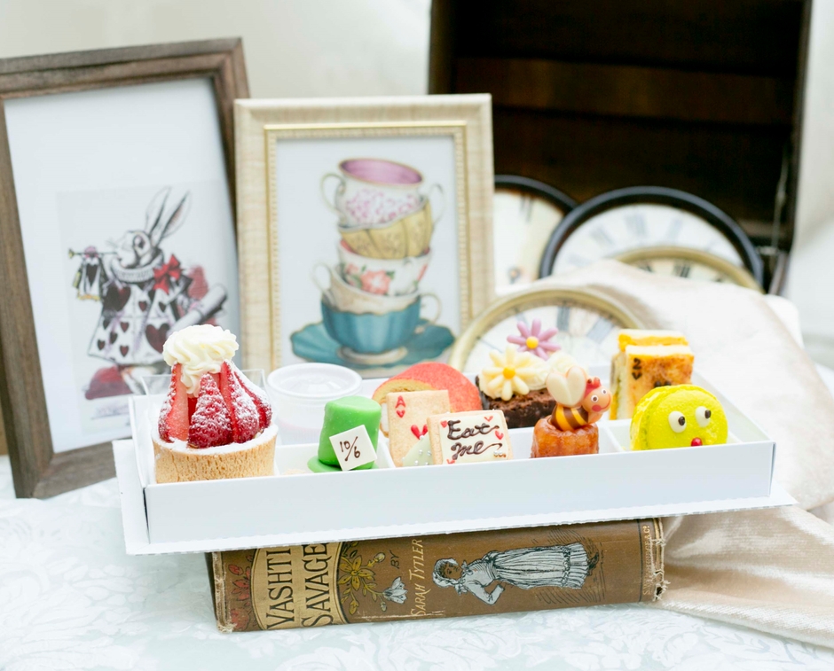 『不思議の国のアリス アフタヌーンティー』テイクアウト イメージ画像