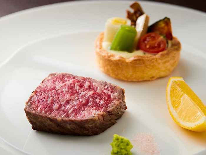 ご夕食 ※イメージ ©AVII IMAGEWORKS