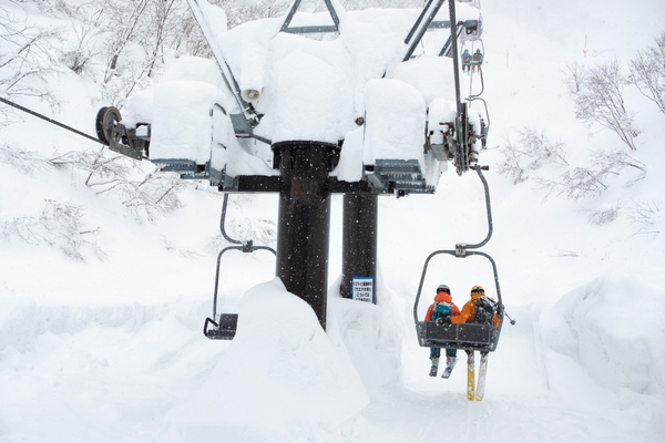 第2リフト、第4リフトを乗り継いで、ツリーエリアに