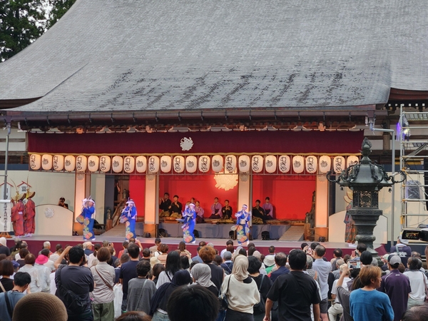 善徳寺の本会場