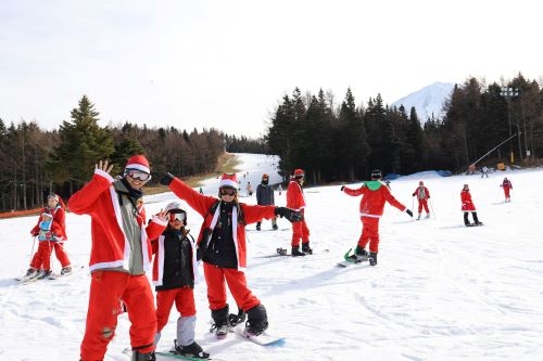 サンタ・トナカイの仮装でリフト券がタダに！「ふじてんのクリスマス」