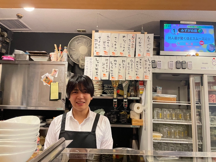 店主の清水さん　