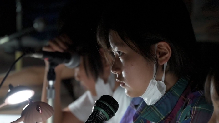 生吹き替えは大人・子どもが混じって行う