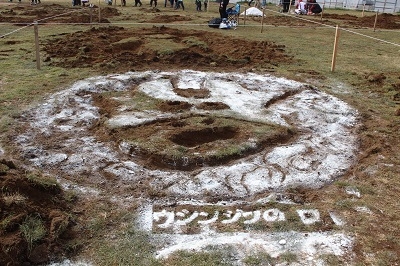 穴の造形のユニークさを競う部門も