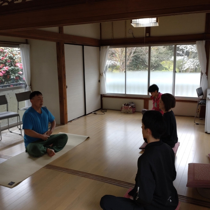 4月に丘むらの里で開催されたリトリートの様子