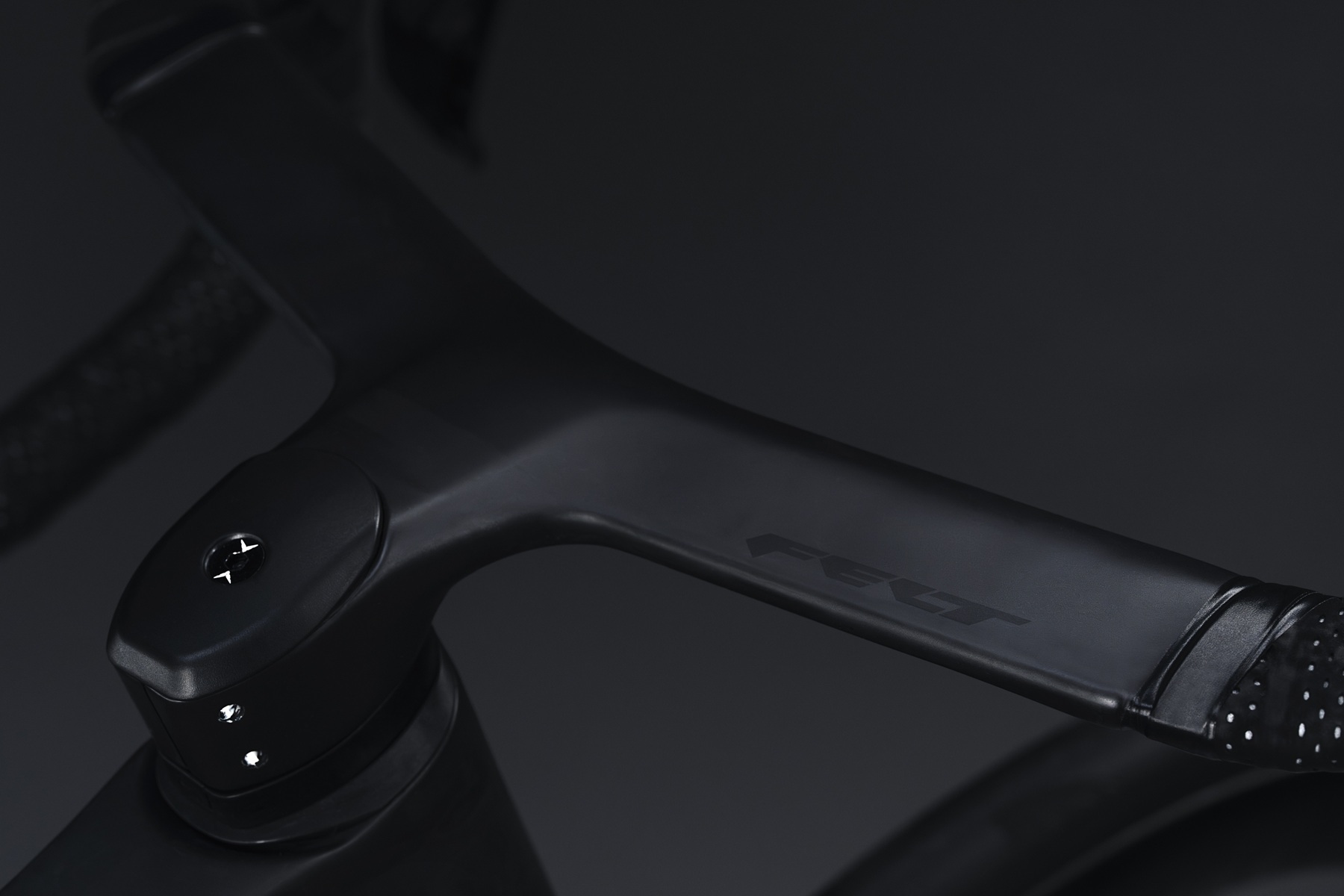 専用設計のインテグレーテッドコックピット