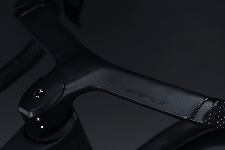 専用設計のインテグレーテッドコックピット