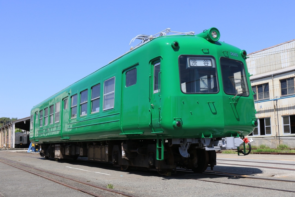 円弧状車体で軽量化を実現した東急5000系電車
