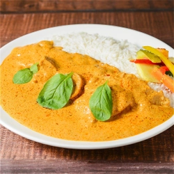 スパイスとバターチキン好きに捧げる、“辛さが選べる” わがままで贅沢なカレーが10月31日に冷凍通販として新発売！ バターと生クリームをたっぷり使用
