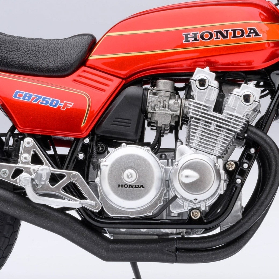 AUTOart 1/12スケール ホンダ CB750F 「バリバリ伝説」 (「巨摩 郡」 ヘルメット付属)