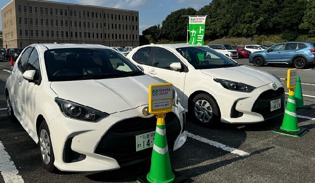 学生用駐車場に設置した2台のシェアリングカー