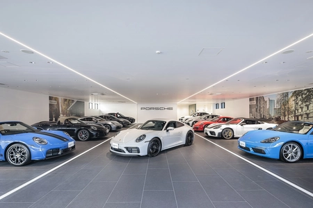 SKY GROUP　ポルシェセンター横浜青葉　 認定中古車展示場・ワークショップ 1/31リニューアルオープン