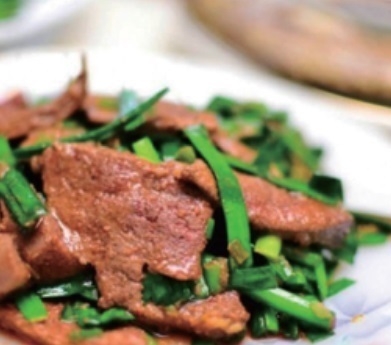 自家製サテベトナムの辛味調味料入りニラレバ炒め