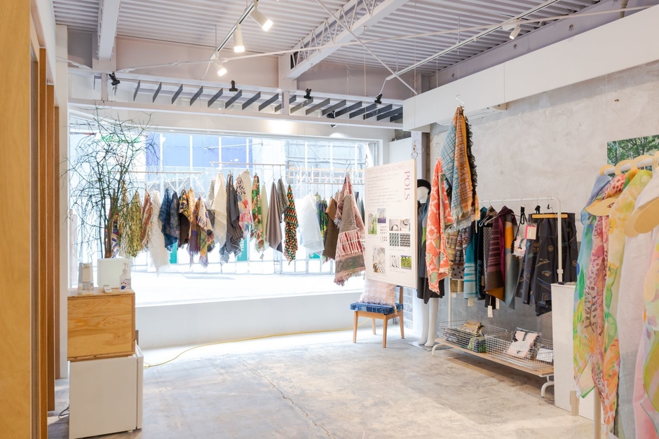 【ポルストア大阪】店内