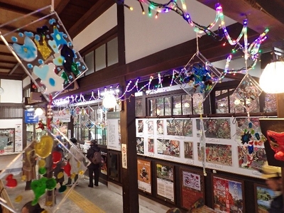装飾およびイルミネーションの様子（鞍馬駅）