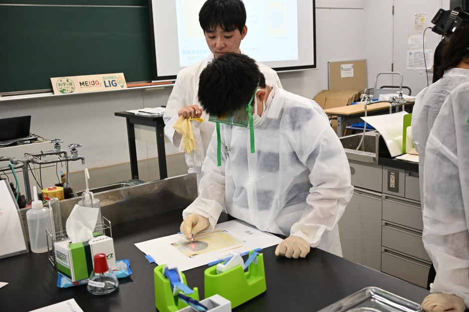 導電性プラスチックの完成度を確認