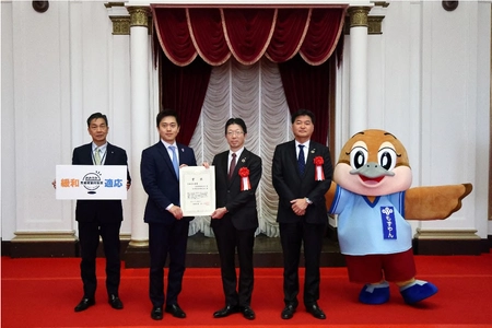 阪急電鉄・阪神電気鉄道の全線 「カーボンニュートラル運行」と 省エネ・創エネへの取組が おおさか気候変動対策賞「大阪府知事賞」を 受賞しました