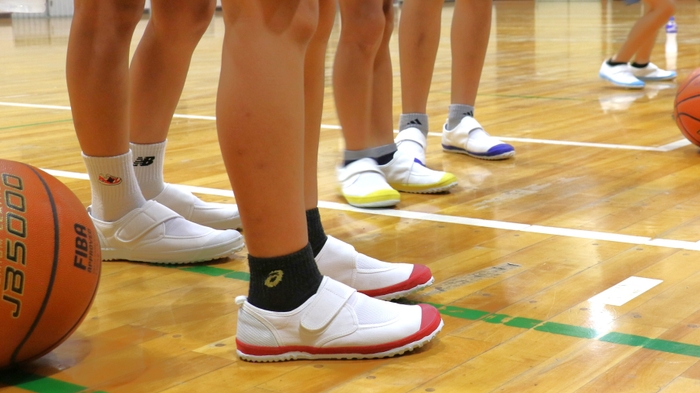 教育パワーシューズを履く小学生