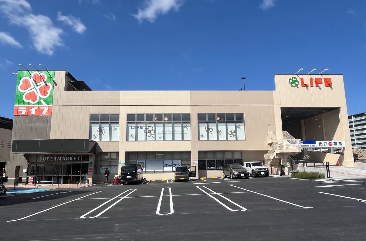 人気の大阪北摂エリアに食料品・日用品・衣料品がそろった大型スーパーが誕生！「ライフ緑地公園店」が3月25日（水）にグランドオープン！
