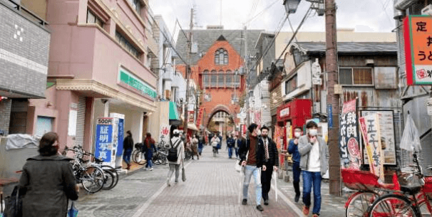 近畿大学通り商店街連合会へ 近大マスク を寄贈 コロナ禍で苦境に立たされた地元商店街のために Newscast