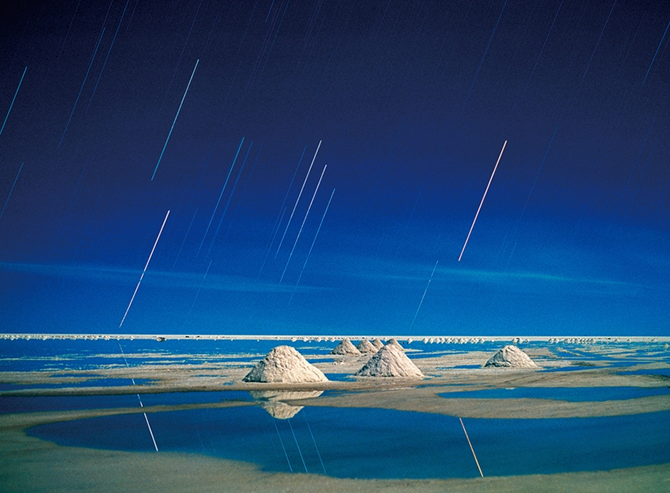 (Photo_16)　月夜のウユニ湖に沈むオリオン座　(ボリビア)　1986年　撮影：片平孝