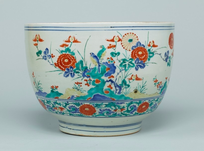 重要文化財 色絵花鳥文大深鉢 伊万里(柿右衛門様式) 江戸時代・17世紀 東京国立博物館蔵