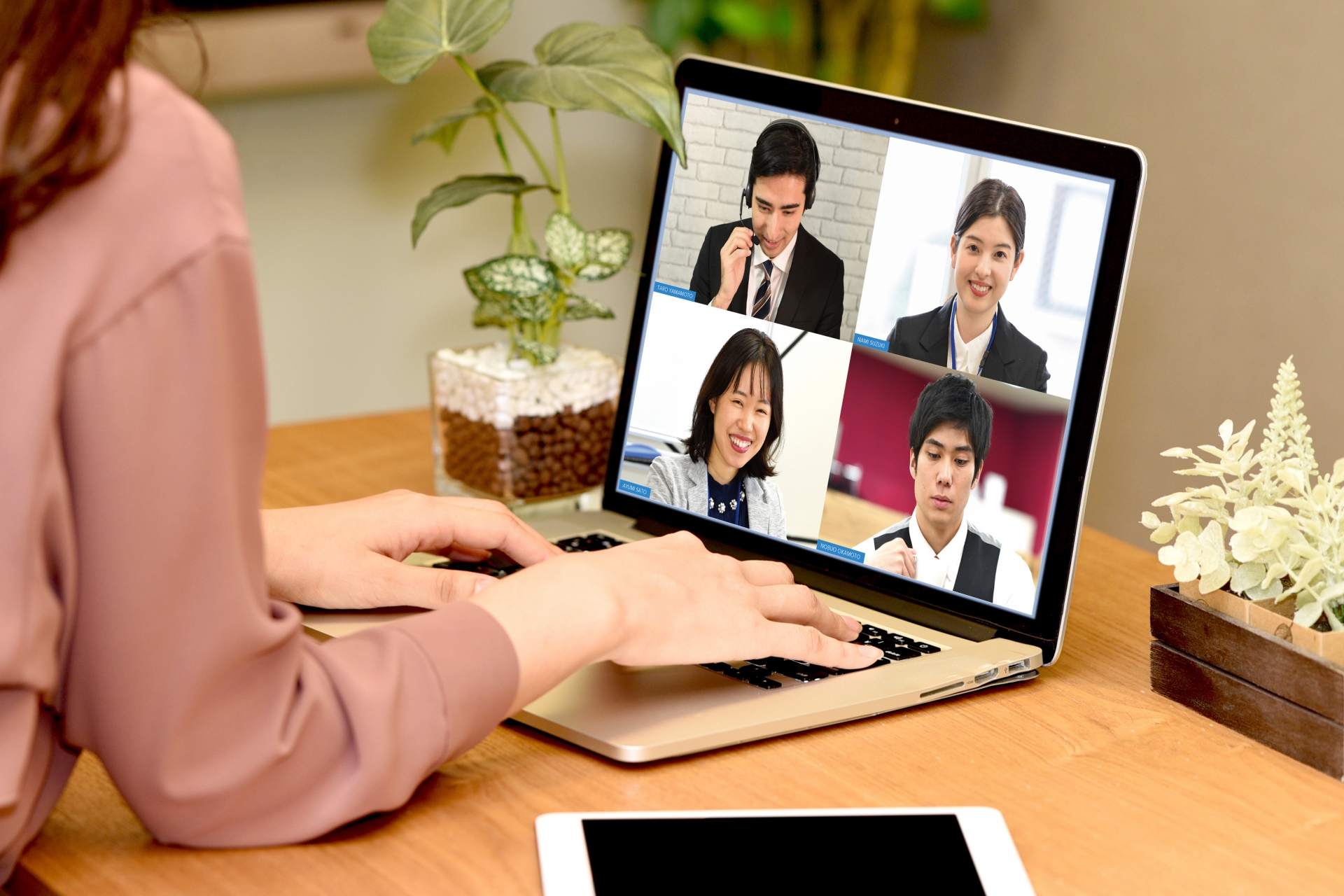 「在宅勤務可視化ソリューションforクラウドERP」で、業務進捗も社員の安否も毎日確認しましょう。