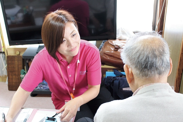 コロナで生活保護の高齢者に危険信号！ 急増する認知症から守る、訪問リハビリマッサージが利用者3倍に