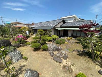 広大な日本庭園