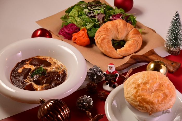 ▲冬季限定メニュー(左)ビーフシチュー(右)チキンポットパイ