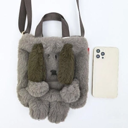 まるでリアルスヌーピーなルートートコラボ新作ショルダーバッグ。ふわふわのファーがきもちいい！